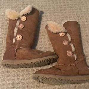 UGG BAILEY BUTTON TRIPLET II BOOT